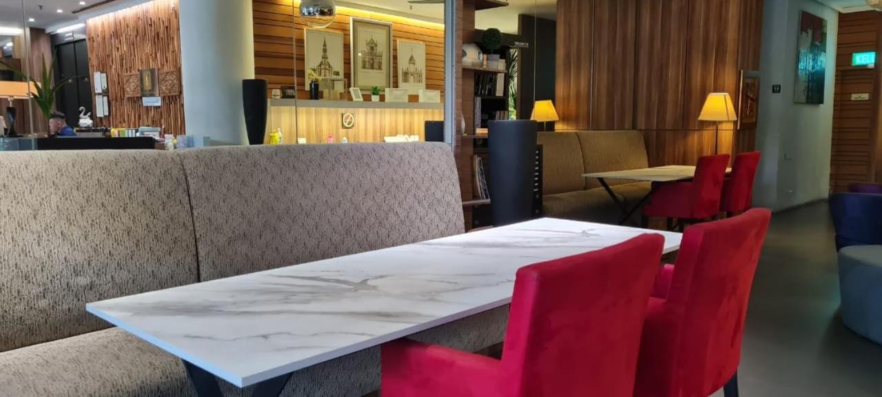 Extreme Boutique Hotel Keluang Eksteriør bilde