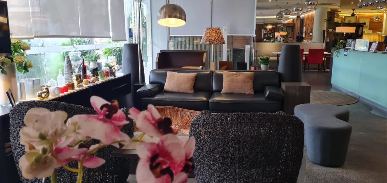 Extreme Boutique Hotel Keluang Eksteriør bilde