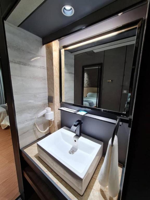 Extreme Boutique Hotel Keluang Eksteriør bilde